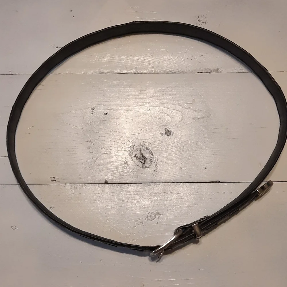 Black Vintage Leather belt sz 36 great pattern